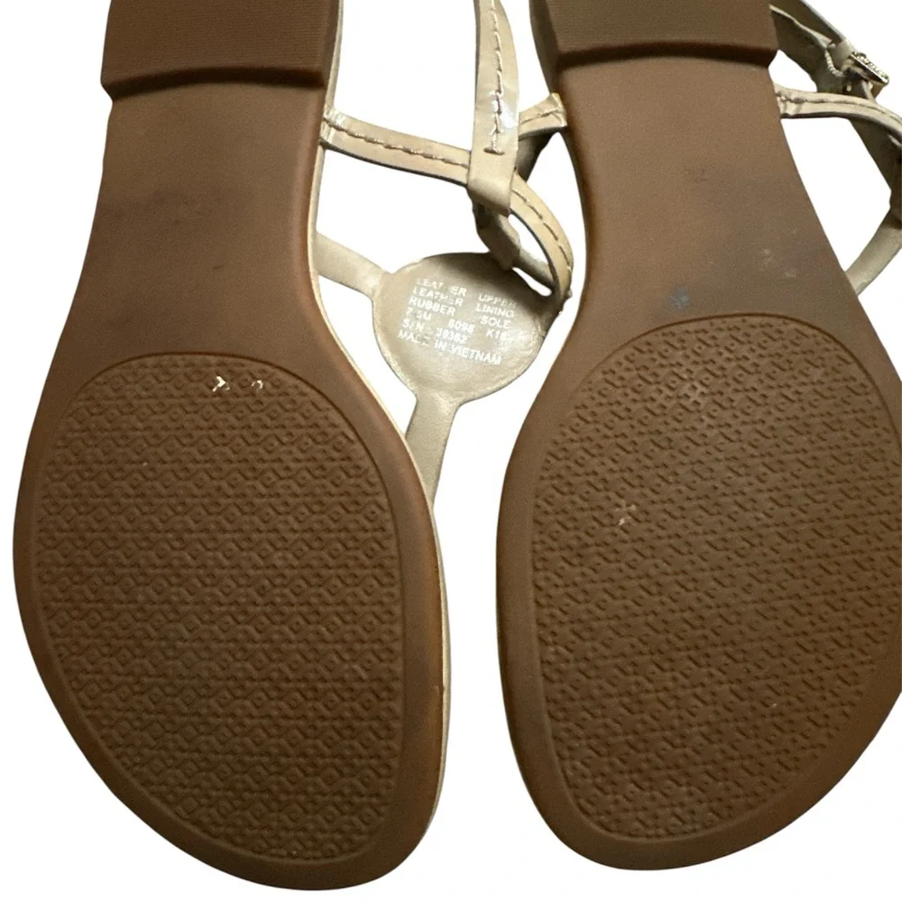Tory Burch Thong Sandal Nude Patent Leather & Gold Emblem size-7.5